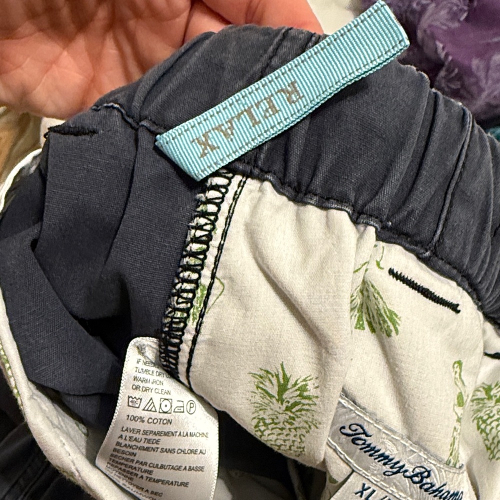 TOMMY BAHAMA Men’s Dark Gray Relax Elastic Waist Drawstring Cargo Shorts Size XL - Picture 4 of 4